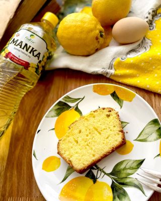🍋 Hledáte rychlý a voňavý moučník k odpolední kávě? Vyzkoušejte tenhle citronový koláč – žádné složité odměřování, jen 12...
